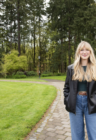 Zoe Sanderson BA '24