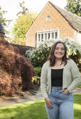 Greta Burton BA '22