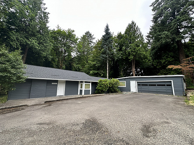 10025 Exterior