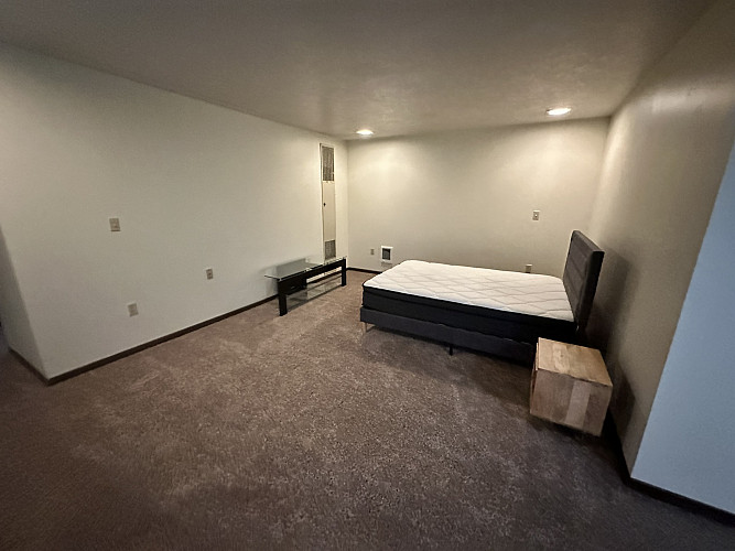 10025-Primary Bedroom #4-3