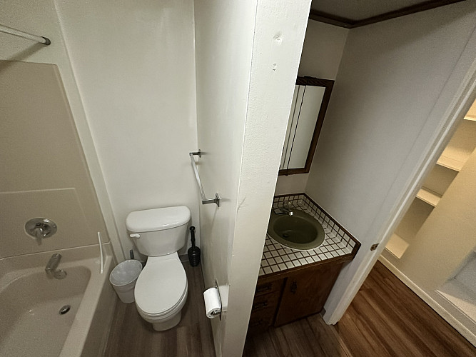 10025-Shared bathroom-4