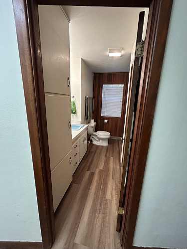 425 - Floor 1 Bathroom 2