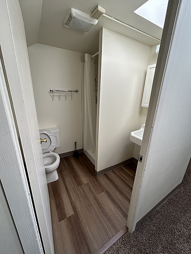 425 -Floor 2 Bathroom