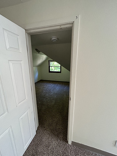 425-Bedroom #3-1non rentable