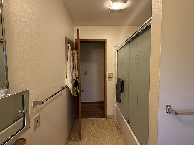 10300 Bathroom 3