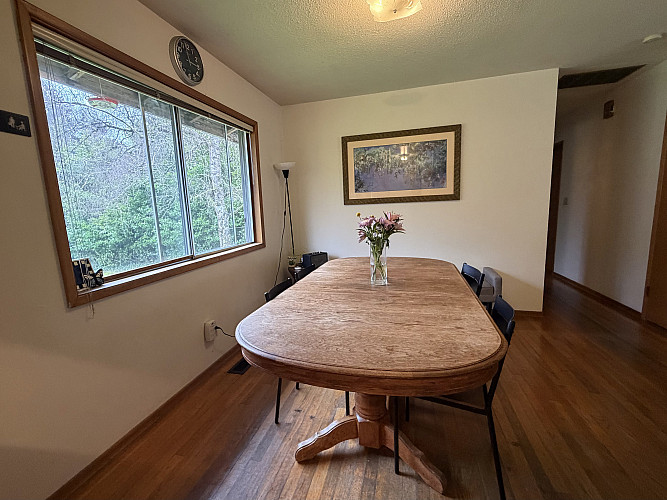 10300 Dining room 2