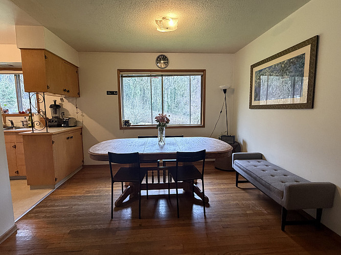 10300 Dining room 1