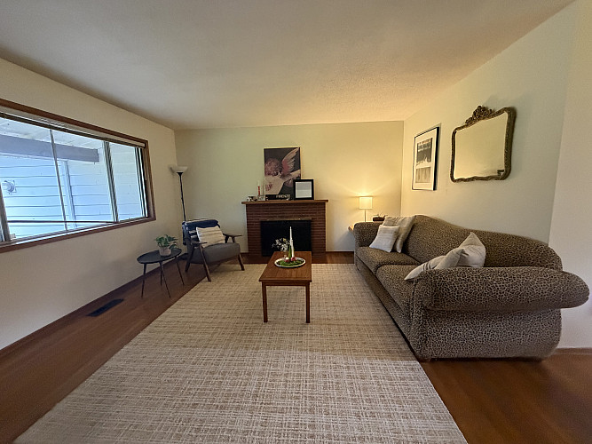10300 Living room 3