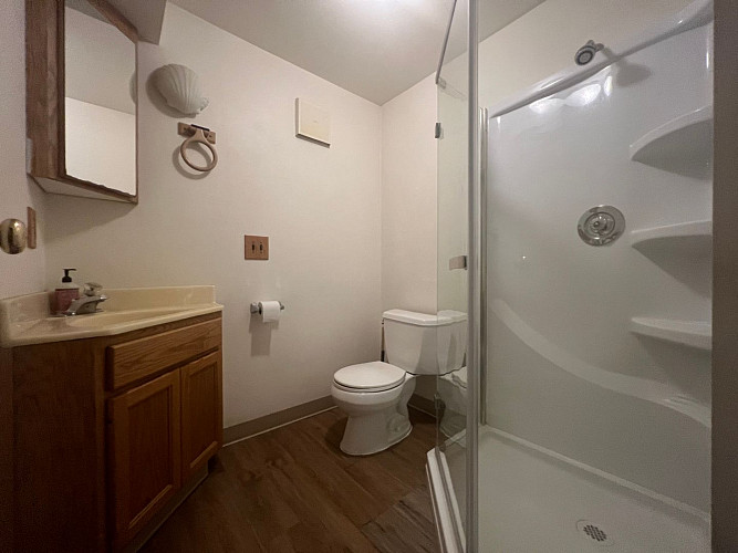 10514 Basement Studio Bathroom