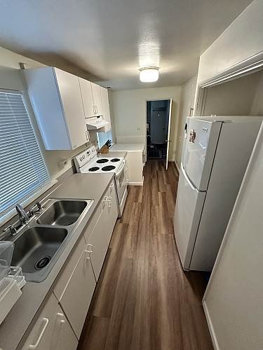 620 Kitchen 1