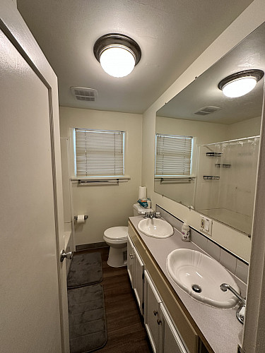 620 Shared Bathroom between bedrooms 1, 2, and 3