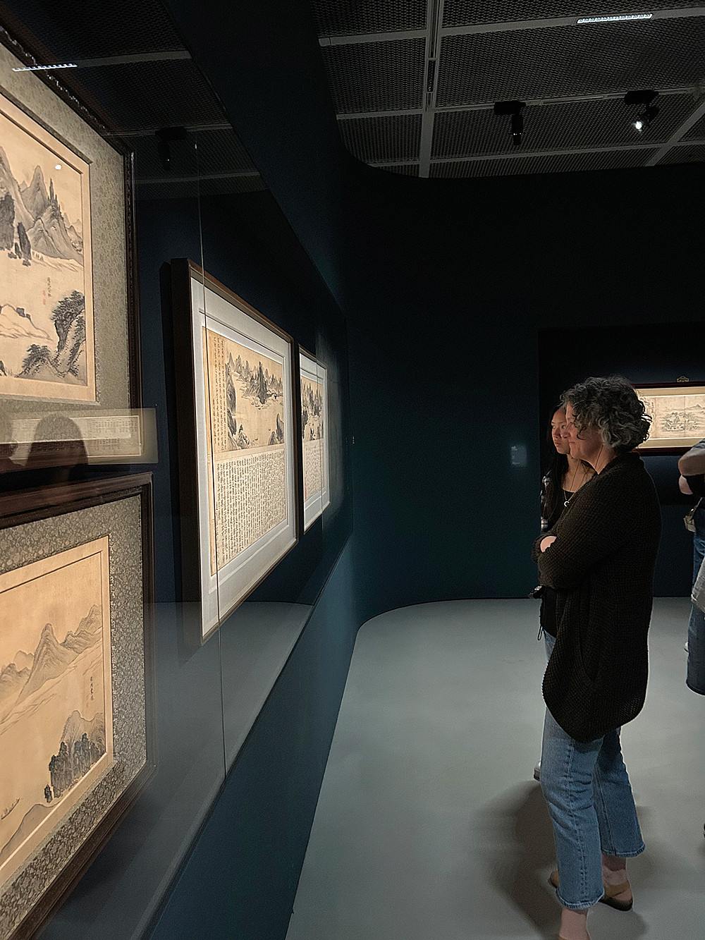 Professor Jessica Starling and Anli Davis BA '26 at the Hoam Museum of Art, Yongin, South Korea.