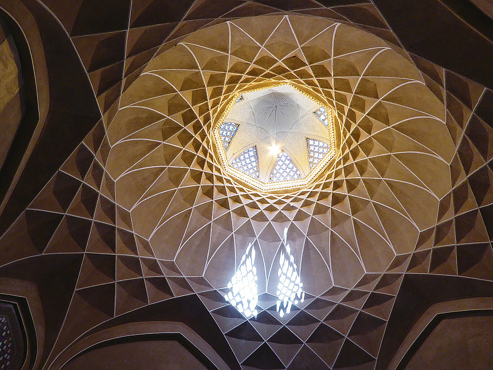 2016: The ceiling of the reception room in Dowlat Abad Garden in Yazd.