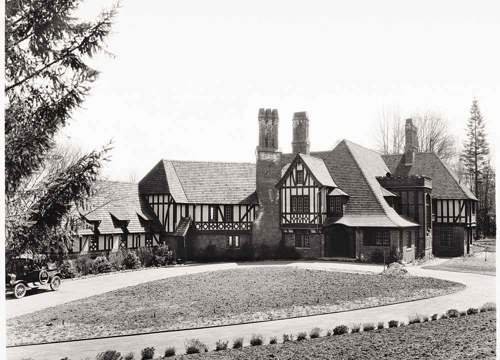 Cooley House (ca. 1928-29) was designed by Ellis Lawrence for Cameron and Claire Squires and built in 1924. Philanthropist Sue Cooley don...