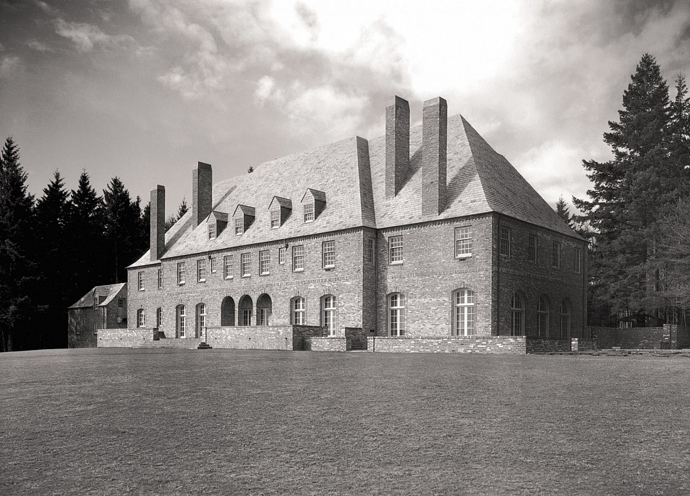 Corbett House (above), designed by Pietro Belluschi for Hamilton and Harriet Corbett, was completed in 1929. In 2000 the 18-acre property...