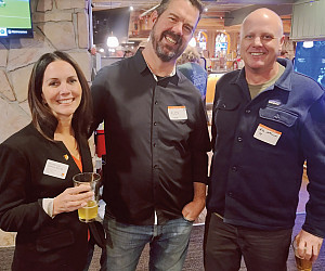 Denver alumni enjoy happy hour.