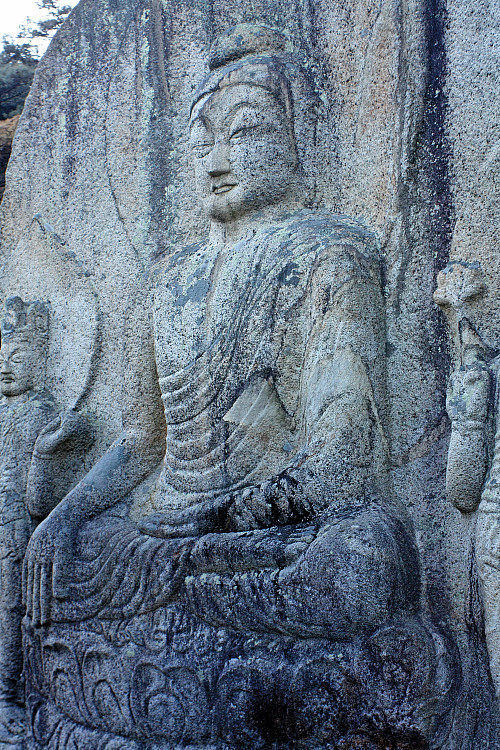 Rock-carved Buddha, 9th–10th century, Chilburam Hermitage, Gyeongju, South Korea. (Credit: Eggmoon/Wikipedia)