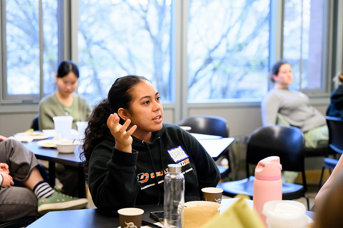 Daphne Ibrao BA '28 responds to water quality discussion prompts.