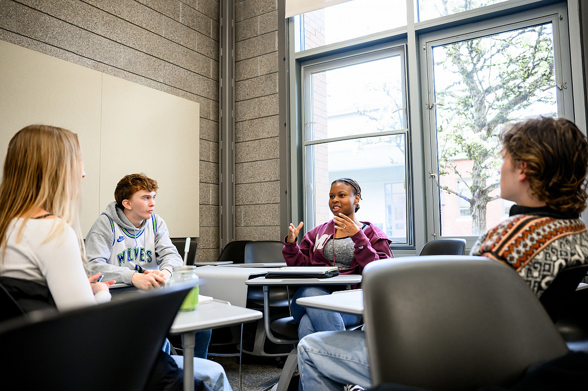 The ENVS 295/Oregon's Kitchen Table event encouraged small groups to converse and share their responses to presentation questions.