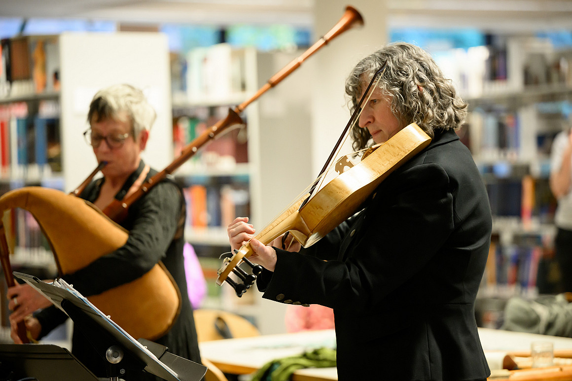 Guests enjoyed hearing beautiful melodies from the past, performed by local early-music ensemble Musica Universalis.