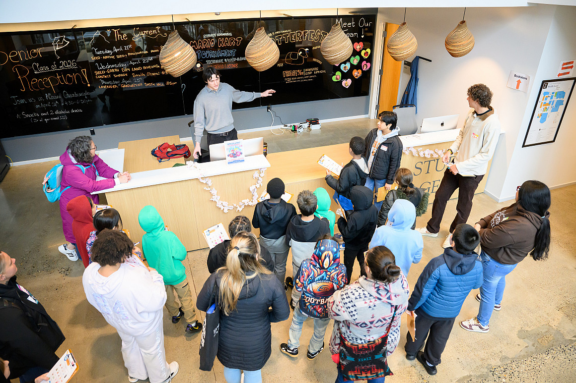 Students in Vanesa Arozamena Rodriguez SPAN 321 course, Intro to Literary Studies II, volunteered as tour guides.