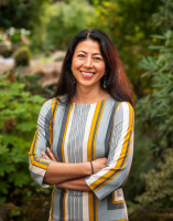Portrait of Professor Reiko Hillyer