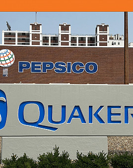 Harmony McMullin BA '25 by the Quaker Oats manufacturing plant sign