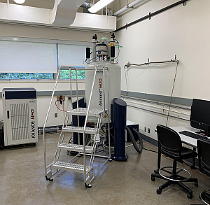 Lewis & Clark's new 600-MHz NMR spectrometer.
